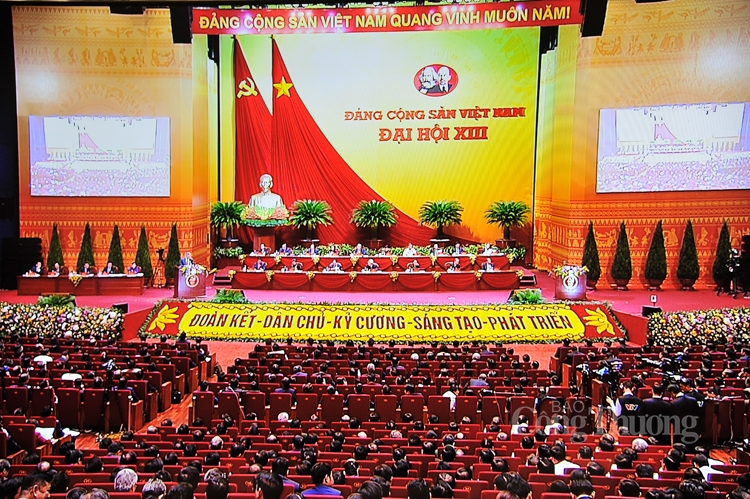 phat huy dan chu trong nghien cuu ly luan
