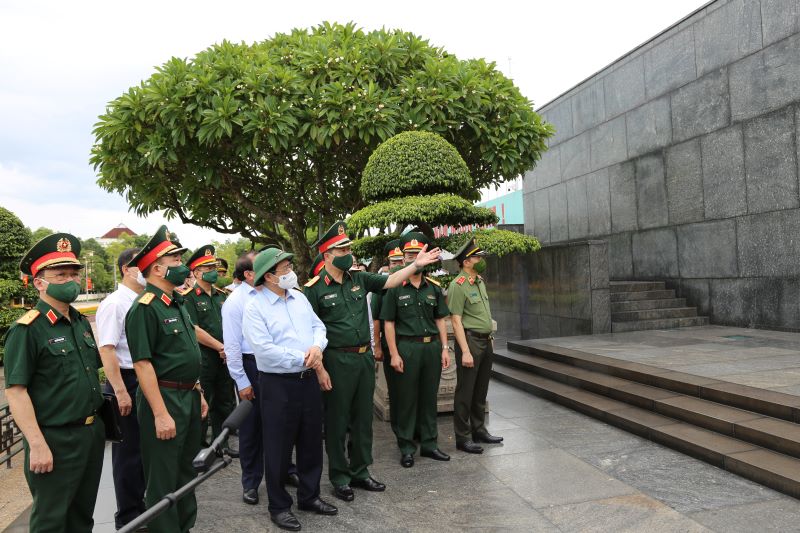 TT Pham Minh Chinh trc lang 3