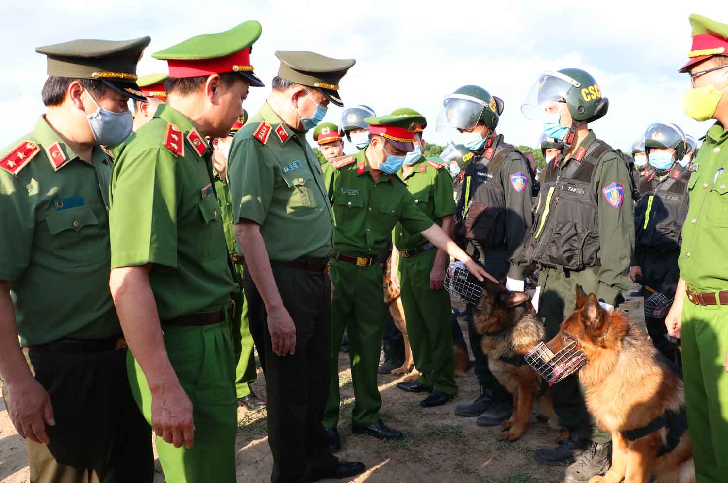 xay dung luc luong canh sat nhan dan 2