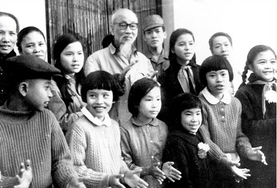 9 Những mùa Xuân bên Bác Hồ