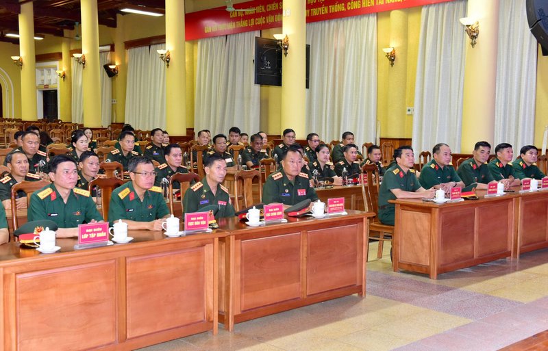 can bo lop tap huan cua lao 2024 1