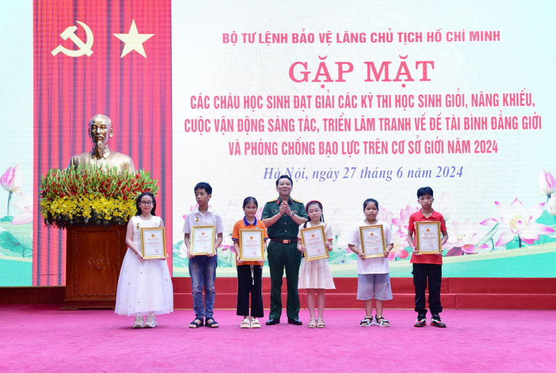 thang gia dinh 9