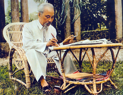 1-11-Tho chuc Tet cua Bac Ho va nhung du bao lich su