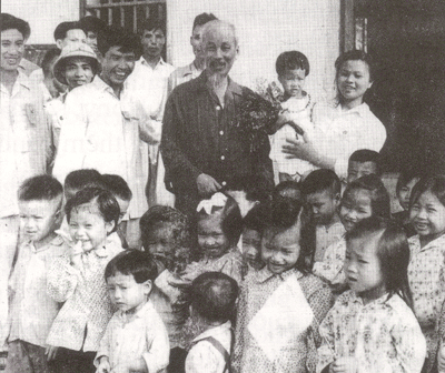 anh 13 BH voi chau mau giao NGhia dan Kim Dong n 1961