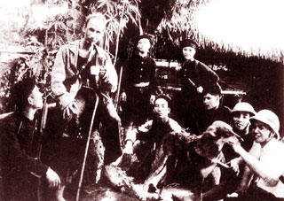 Nh ng ngay thßng   bOn Bßc H   phan 10 anh 1