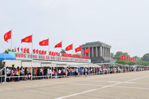 Gần 17 nghìn lượt người về Lăng viếng Chủ tịch Hồ Chí Minh trong ngày Giỗ tổ Hùng Vương