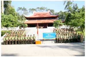 Lớp tập huấn cán bộ Đoàn chủ chốt Công an nhân dân dâng hương tưởng niệm Chủ tịch Hồ Chí Minh tại Khu Di tích K9