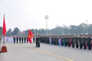Đoàn đại biểu Bộ Tư lệnh 86 báo công dâng Bác