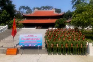 Đoàn đại biểu Cục Cảnh sát Phòng cháy chữa cháy và Cứu nạn cứu hộ, Bộ Công an tổ chức Lễ báo công dâng Bác tại Khu Di tích K9.