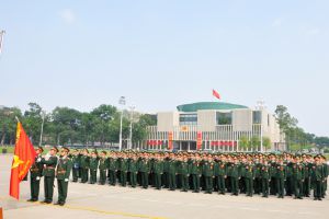 Đoàn đại biểu Binh chủng Pháo binh báo công dâng Bác