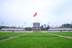 Không khí ngày đầu Xuân ở Lăng Chủ tịch Hồ Chí Minh và Quảng trường Ba Đình
