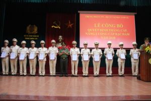 Trung đoàn 375 công bố quyết định thăng cấp bậc hàm, nâng lương cho cán bộ, chiến sỹ