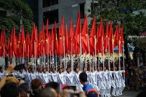 Tự hào vững bước dưới cờ Đảng quang vinh