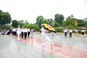 Thành kính dâng hương tưởng niệm các Anh hùng liệt sỹ nhân dịp 27/7
