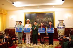 Ban Công đoàn Quốc phòng thăm đơn vị và tặng quà các công đoàn cơ sở làm nhiệm vụ  trong dịp Tết Nguyên đán