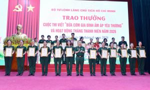 Bữa cơm còn ấm