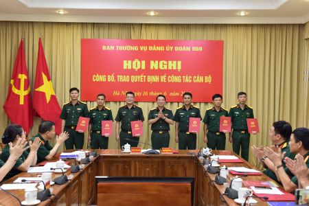 Hội nghị công bố, trao quyết định về công tác cán bộ