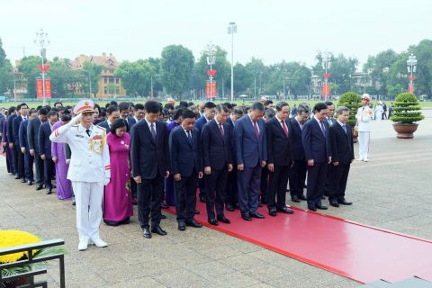 Đoàn Đại biểu Ban Chấp hành Trung ương Đảng Cộng sản Việt Nam khóa XIV vào Lăng viếng Chủ tịch Hồ Chí Minh