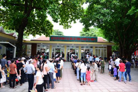 Câu hỏi : Theo quy định, các tập thể, cá nhân đến viếng, tưởng niệm Chủ tịch Hồ Chí Minh, sinh hoạt chính trị, văn hóa tại khu vực Lăng Bác và Quảng trường Ba Đình sẽ tập kết tại đâu?